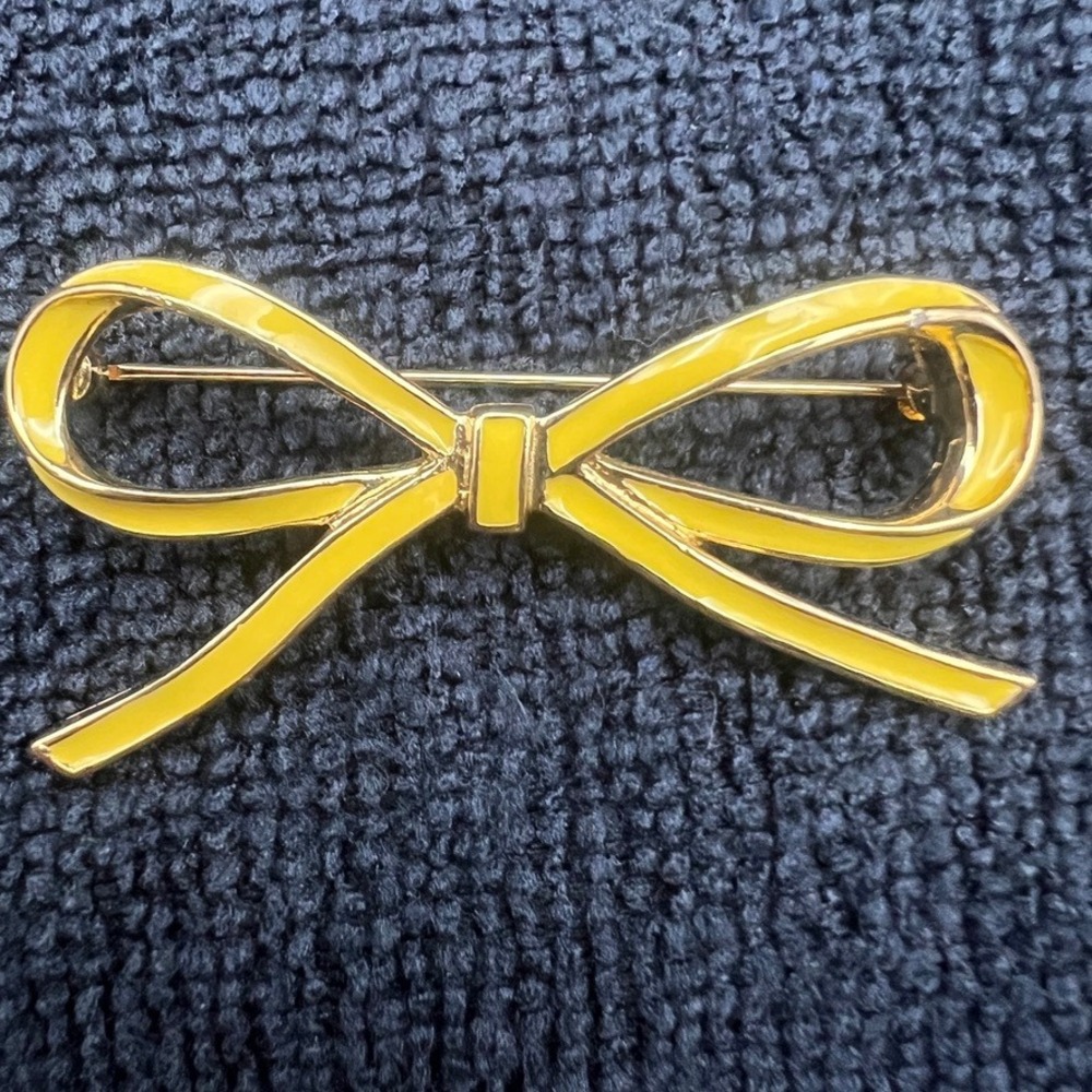 Vintage Trifari Enamel Brooch Yellow Ribbon Bow Vietnam Era Gold Tone 2" READ